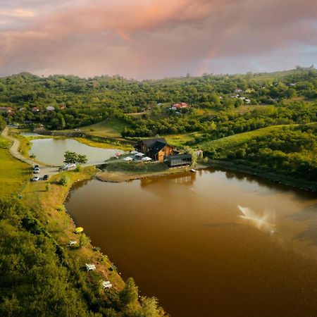 Отель Mountain Lake Jbs Фокшаны Экстерьер фото